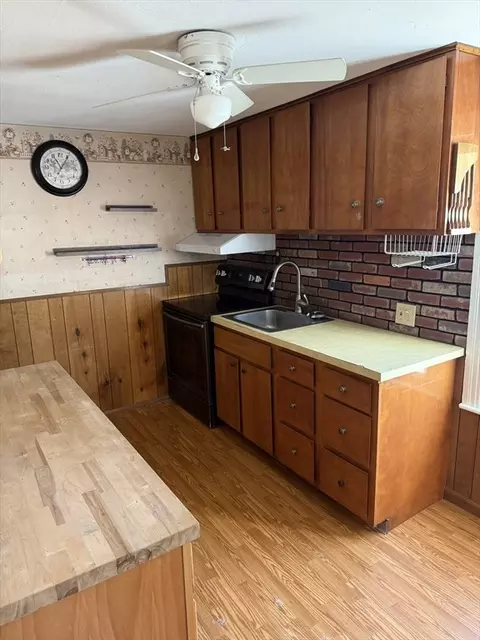 158 Davis St, Springfield, MA 01104 photo 4