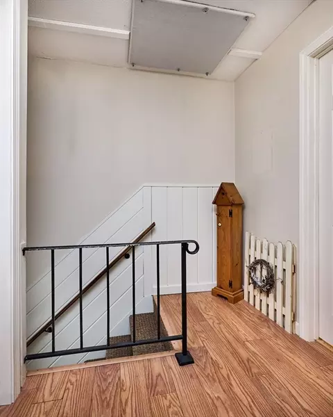 Entry Way - 10 Phillips Dr, Colrain, MA 01340 photo 2 of 2