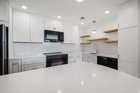 50 Watertown St #408, Watertown, MA 02472