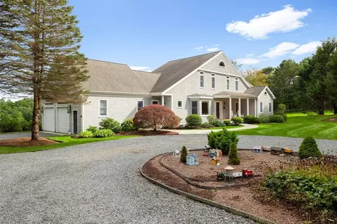 7 Aviators Ln, Sandwich, MA 02563