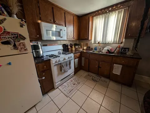 126 Detroit St, Fall River, MA 02721 photo 3