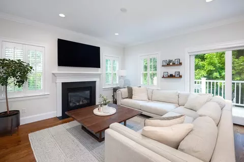 7 Nonantum St #7, Newton, MA 02458