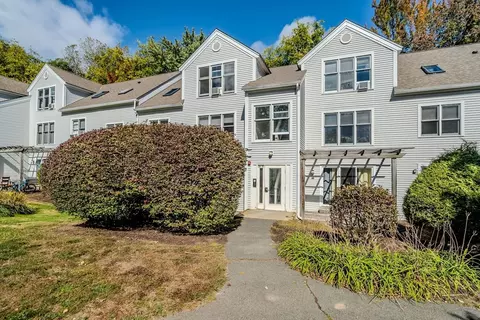31 Salem Pl #31, Amherst, MA 01002