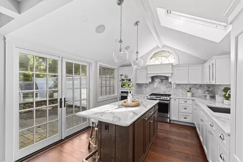 54 Elm St, Hingham, MA 02043 photo 4