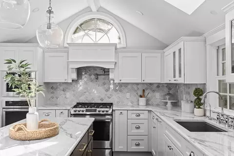54 Elm St, Hingham, MA 02043 photo 3