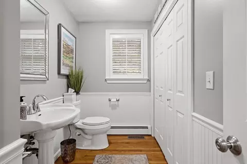 Bath - 44 Brooks Rd, Paxton, MA 01612 photo 2 of 3