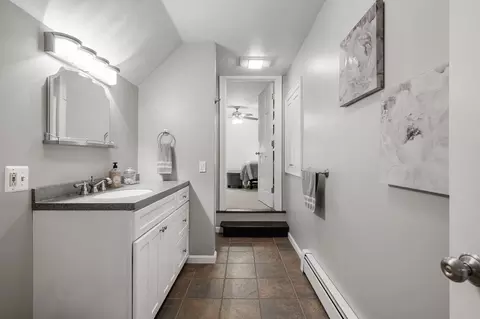 Entry Way - 44 Brooks Rd, Paxton, MA 01612 photo 2 of 4