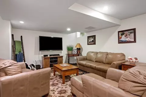 Living - 44 Brooks Rd, Paxton, MA 01612 photo 3 of 3