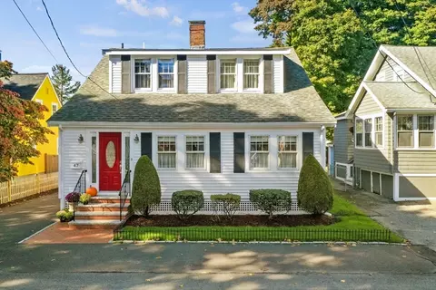 47 Pine St, Wakefield, MA 01880