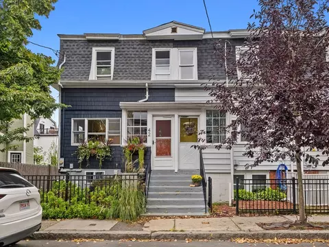 44 Oak St, Somerville, MA 02143