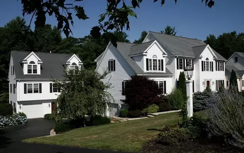 8 Little Tree Rd, Medway, MA 02053