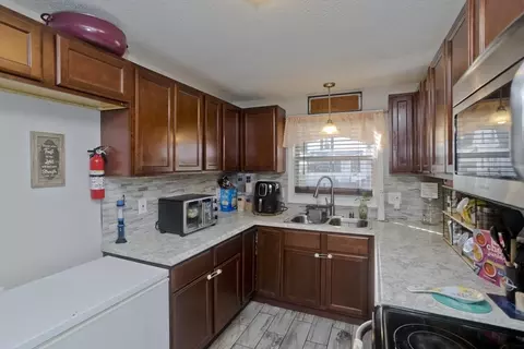 33 Coleman St, Springfield, MA 01109 photo 7