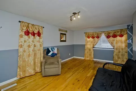 33 Coleman St, Springfield, MA 01109 photo 3
