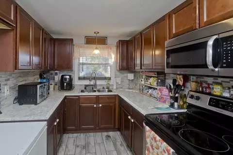 33 Coleman St, Springfield, MA 01109 photo 8