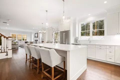 14 Wayside Ct, Natick, MA 01760