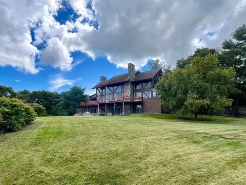 153 Pine St, Manchester, MA 01944