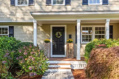40 Stanford Dr, Westwood, MA 02090