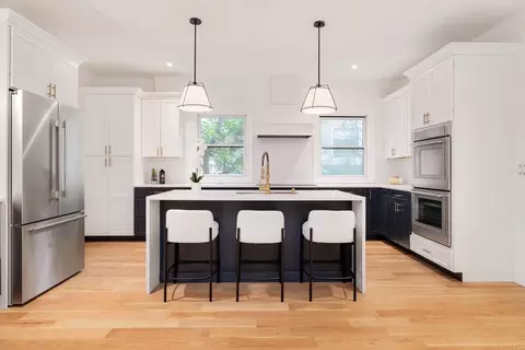124 Coolidge St, Brookline, MA 02446 photo 2