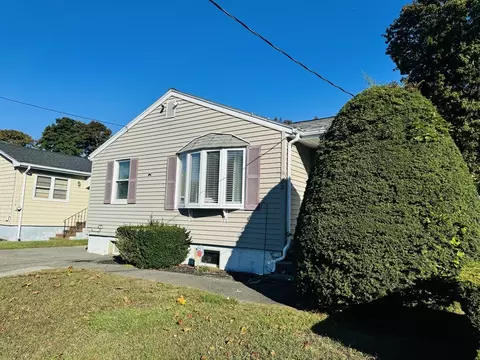 33 Bartholomew St, Peabody, MA 01960