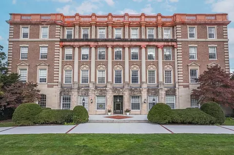 16 Balmoral St #415, Andover, MA 01810