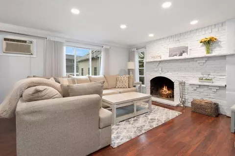 323 Lafayette St #3, Salem, MA 01970