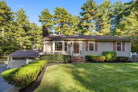 21 Brook St, Carver, MA 02330