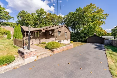 91 Dixie Ter, Chicopee, MA 01020 photo 2