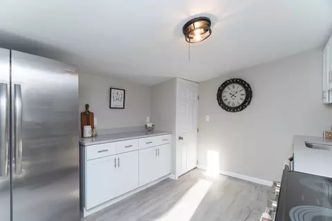 74 Laurence St, Springfield, MA 01104 photo 3