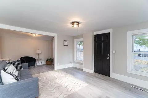 74 Laurence St, Springfield, MA 01104 photo 9