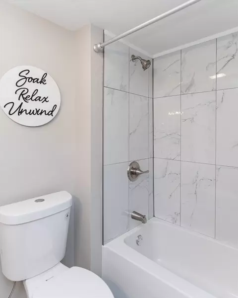 74 Laurence St, Springfield, MA 01104 photo 13