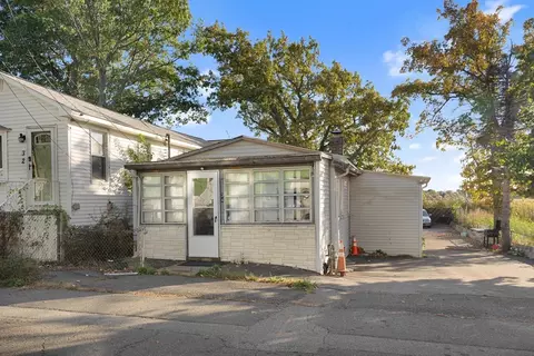 34 Oak Island Rd, Revere, MA 02151