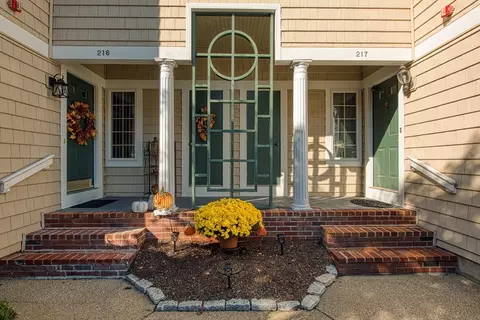 701 Winthrop St #216, Taunton, MA 02780