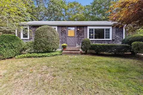 9 Cranberry Cir, Plymouth, MA 02360