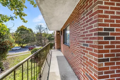 10 Rutledge St #2F, Worcester, MA 01604