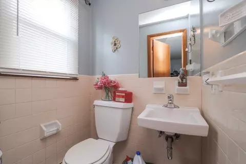 46-48 Silas St, Springfield, MA 01109 photo 4