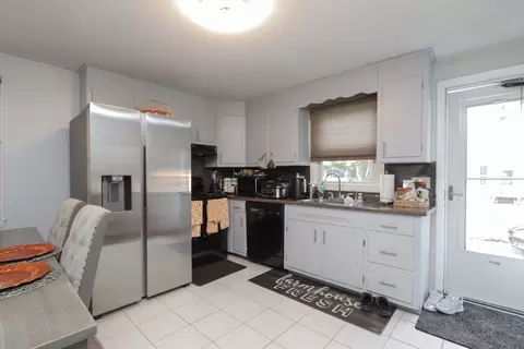 46-48 Silas St, Springfield, MA 01109 photo 2