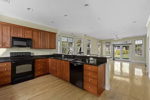 359 Main St #8A, Easthampton, MA 01027 photo 3