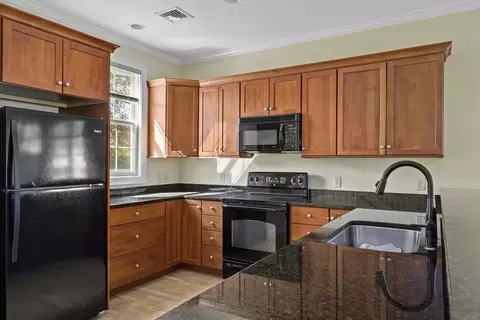 359 Main St #8A, Easthampton, MA 01027 photo 10