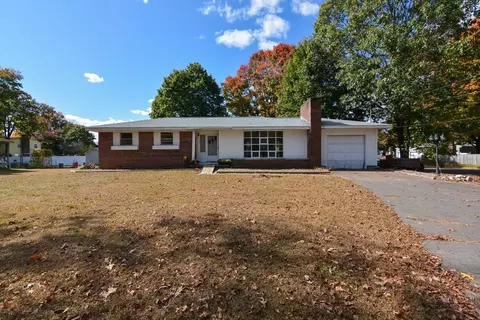 12 Oliver St, Easthampton, MA 01027 photo 2