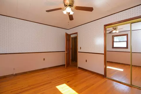 12 Oliver St, Easthampton, MA 01027 photo 11