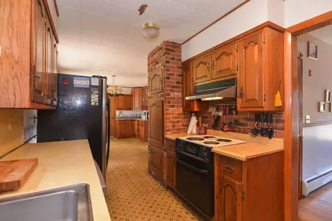 12 Oliver St, Easthampton, MA 01027 photo 6