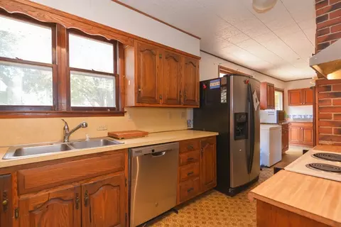 12 Oliver St, Easthampton, MA 01027 photo 7