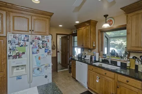 486 Prospect St, Chicopee, MA 01020 photo 9