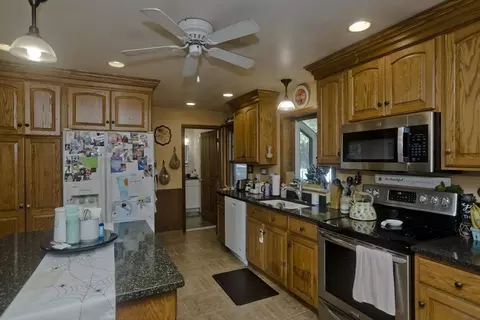 486 Prospect St, Chicopee, MA 01020 photo 4