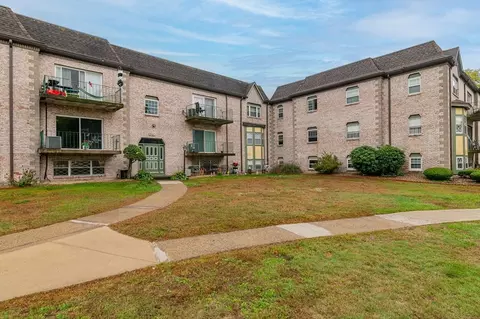 109 Oak Ln #8, Brockton, MA 02301