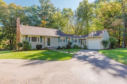 243 Poquanticut Ave, Easton, MA 02356