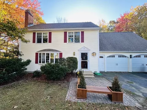 70 Banbury Ln, Holden, MA 01520