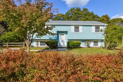 74 Meredith Dr, Falmouth, MA 02536