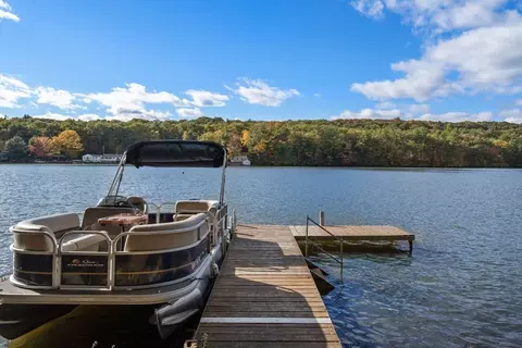 109 Shore Rd, Sturbridge, MA 01566