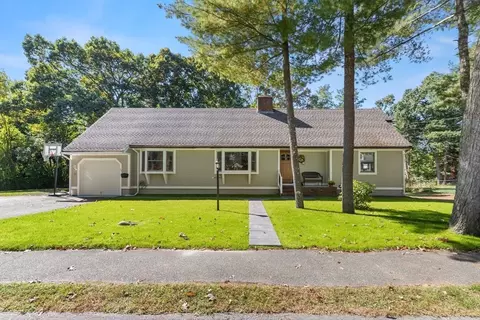 38 Phillips Rd, Lynnfield, MA 01940